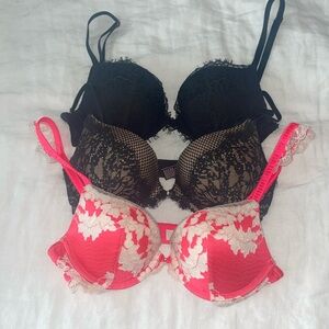 3 Victorias secrets bras